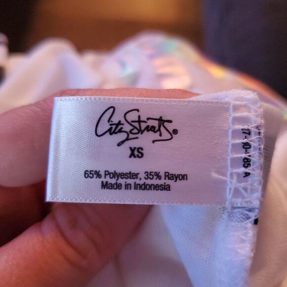 City streets extra small womens v-neck tee with striped trim and holographic wri - Picture 10 of 12